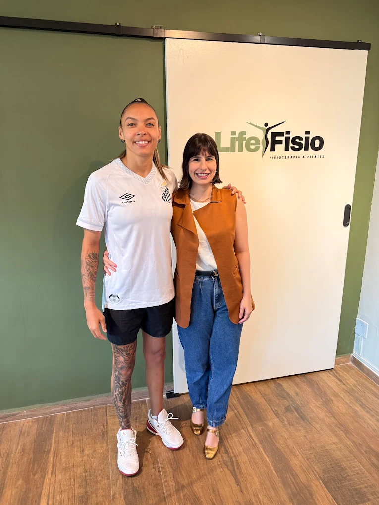 Jogadora do Santos FC na Life Fisio
